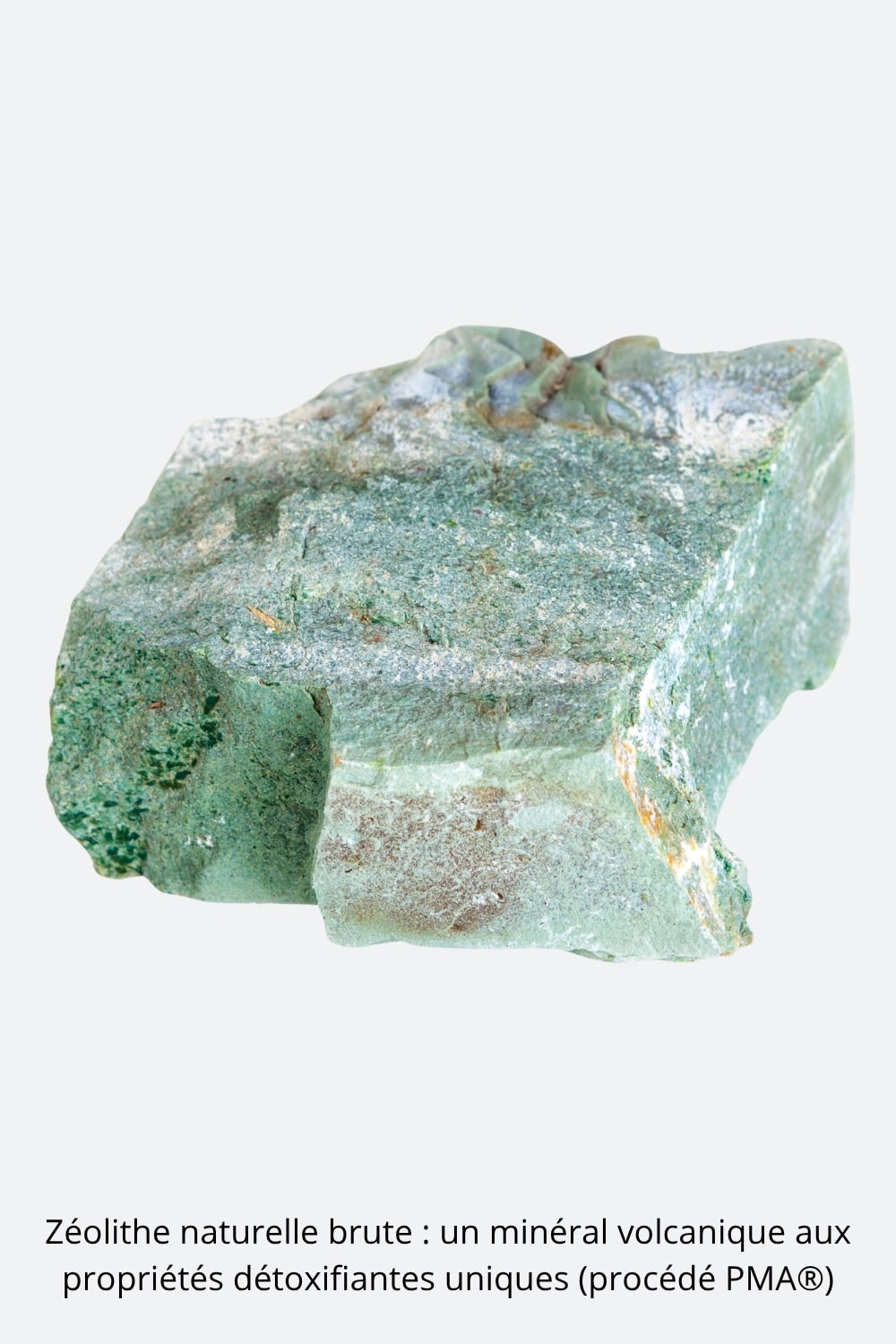 Zéolithe naturelle brute, minéral d’origine volcanique utilisé pour la détoxification intestinale grâce à la technologie PMA