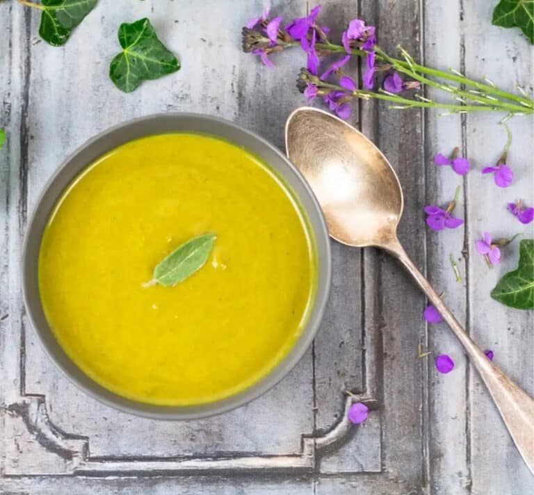 Soupe patate douce, épinards & curry (Gin Delac)