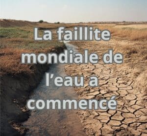 Lit de rivière presque asséché illustrant la faillite mondiale de la ressource en eau