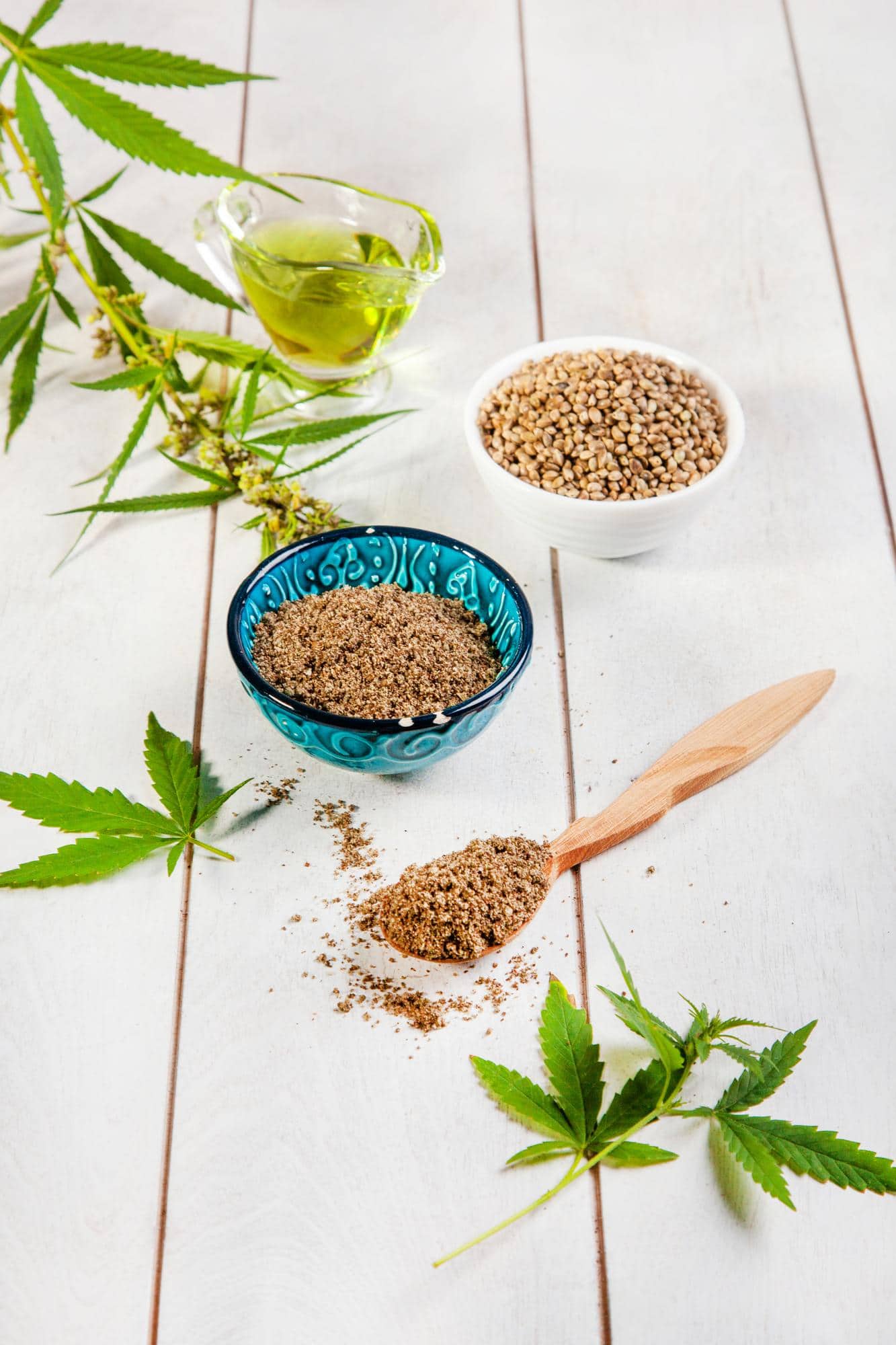 Graines de chanvre huile et poudre de chanvre super-aliment riche en protéines végétales