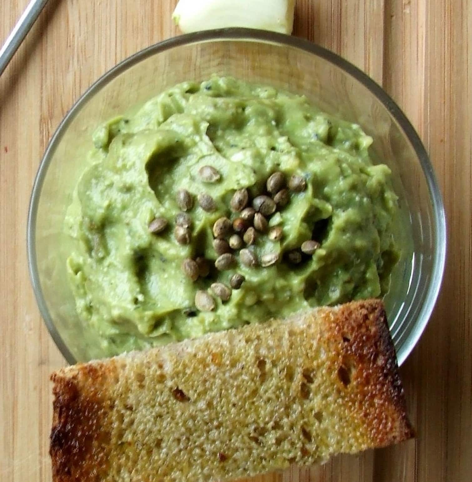 Guacamole maison aux graines de chanvre riche en oméga 3 et protéines végétales
