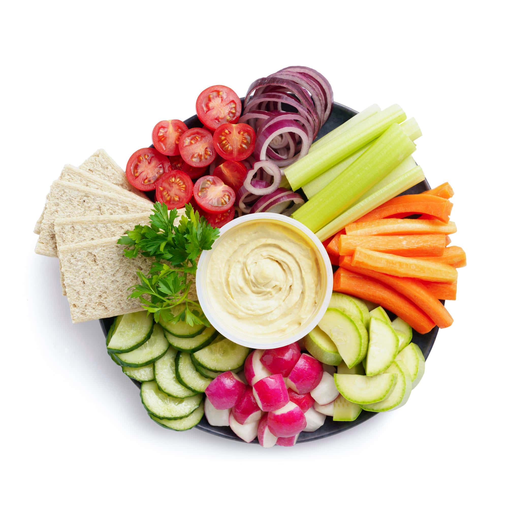 Sauce mayonnaise végane sans huile servie avec crudités fraîches et légumes croquants d’été