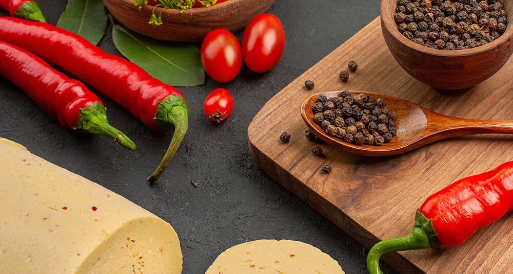 Bûchette Soja & Amande Bio saveur Piment d'Espelette Sojami, alternative végétale lactofermentée riche en protéines et naturellement source de vitamine B12.