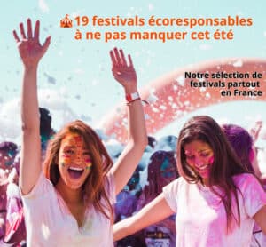Deux jeunes femmes couvertes de poudres colorées participent à un festival écoresponsable en plein air, illustrant une sélection de festivals nature à découvrir durant l'été 2026 en France.