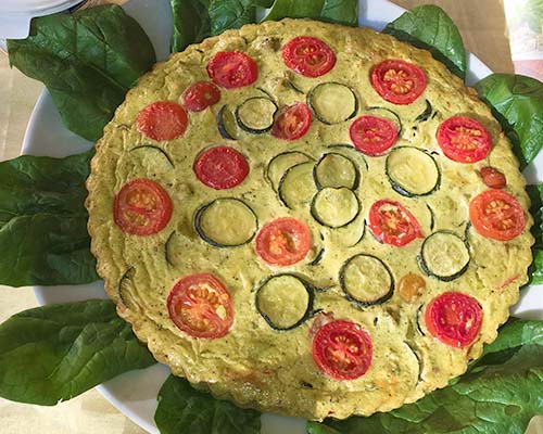 arte salée au tofu pesto Sojami garnie de courgettes et de tomates, une idée gourmande pour intégrer une alternative végétale au fromage.