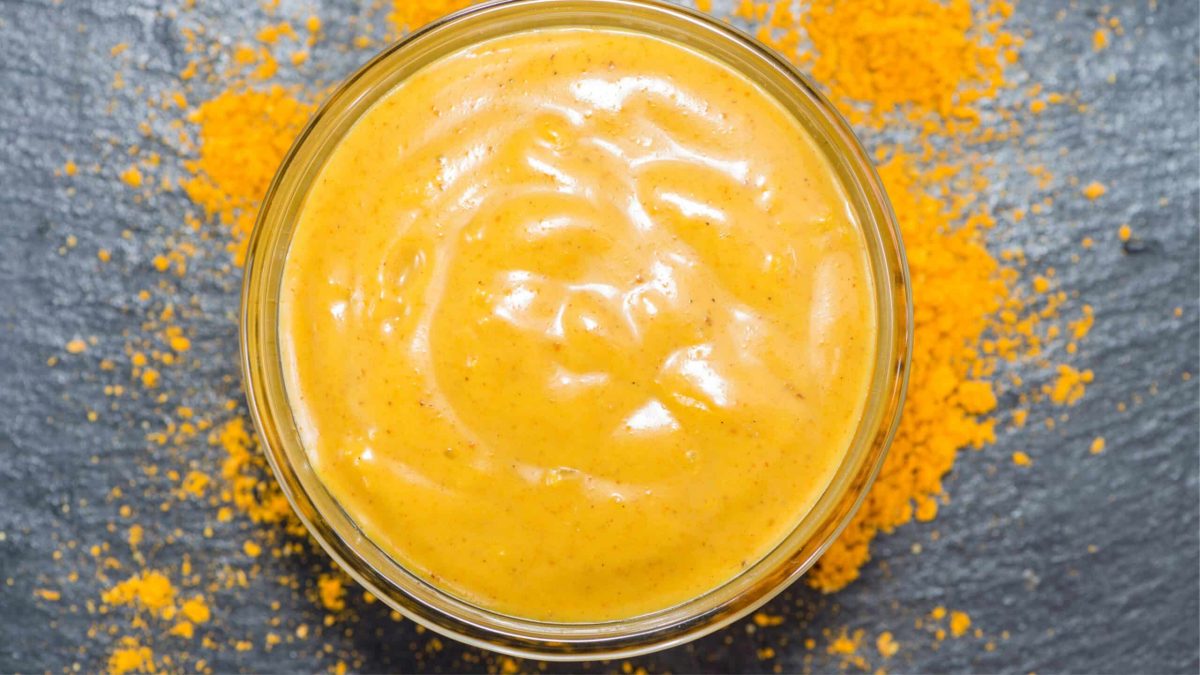 Tache de curry/curcuma — glycérine végétale puis séchage au soleil sur tissu blanc